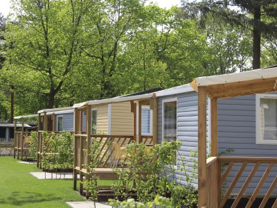 CHALET+_BUITENAANZICHT_NAAST_ELKAAR_GRAS_TERRAS_2017.JPG
