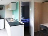 CHALET_KEUKEN_ZITHOEK_EETTAFEL_SLAAPKAMER.JPG