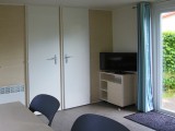 CHALET_ZITHOEK_EETTAFEL_TELEVISIE.JPG