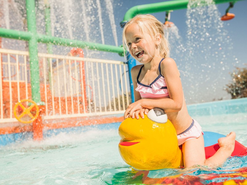 Spelen in de waterspeeltuin