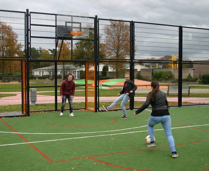 SPORT_EN_SPEELPARK_MULTIFUNCTIONEEL_SPORTVELD_VOETBAL_JONGEREN_TIENERS_TED.jpg