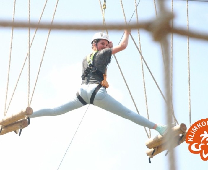 KLIMKONG_KLIMMEN_KLIMBOOT_MEISJE_HOOGTE_SPAGAAT.jpg
