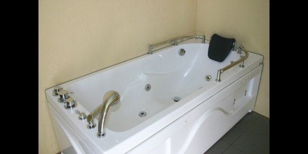 VIPCOMFORT_KAMPEREN_WHIRLPOOL_JACUZZI.JPG